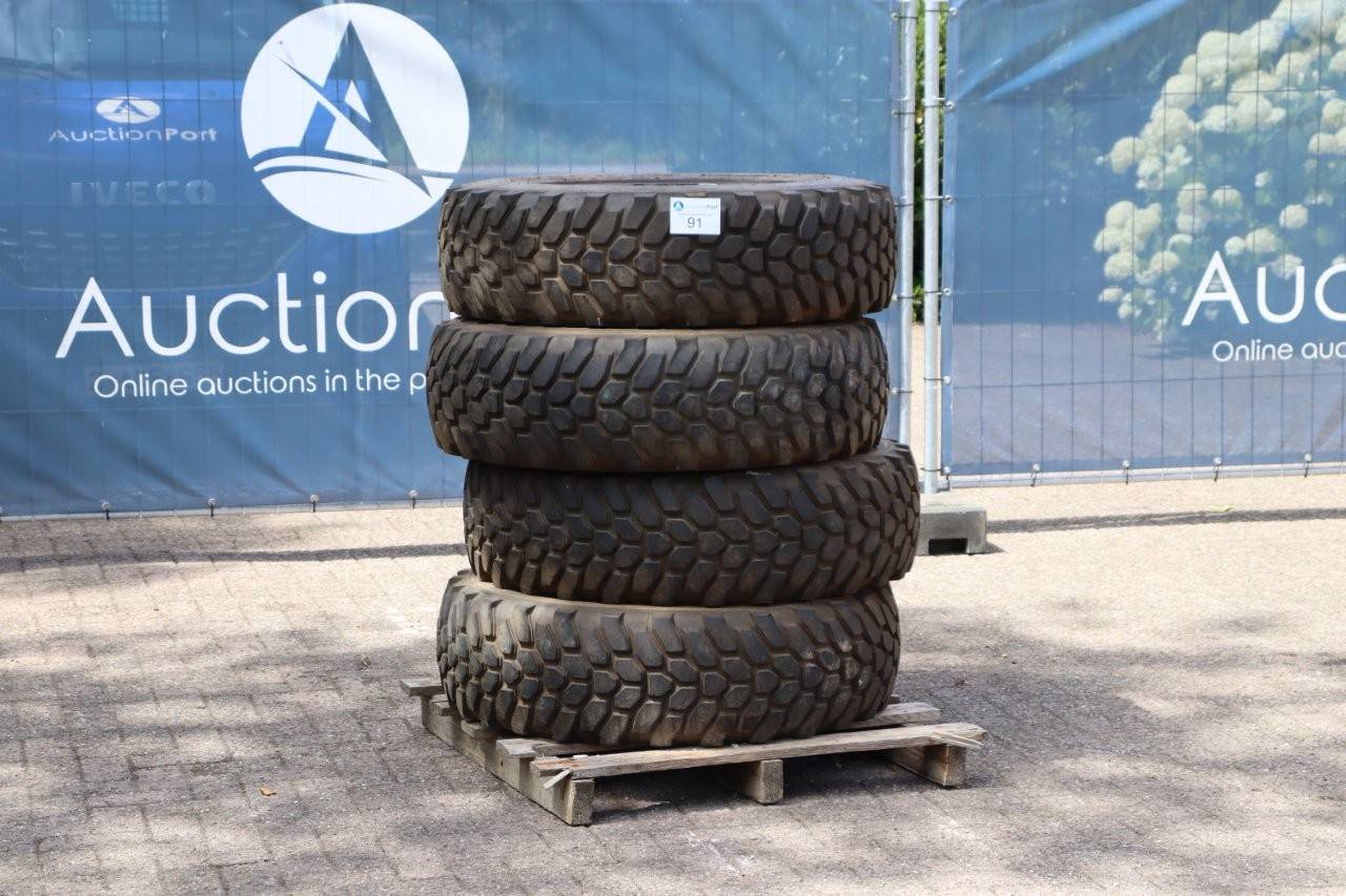 Lot of Tires Dunlop SP PG8 12.5R20