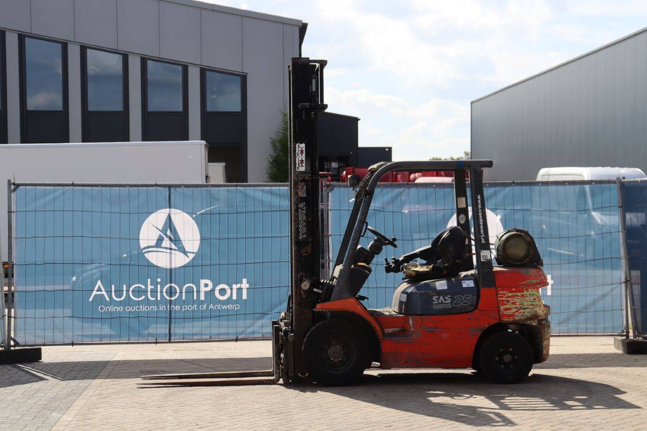 Forklift Toyota 42-7FGF25 LPG 2500kg 5.0m 2011