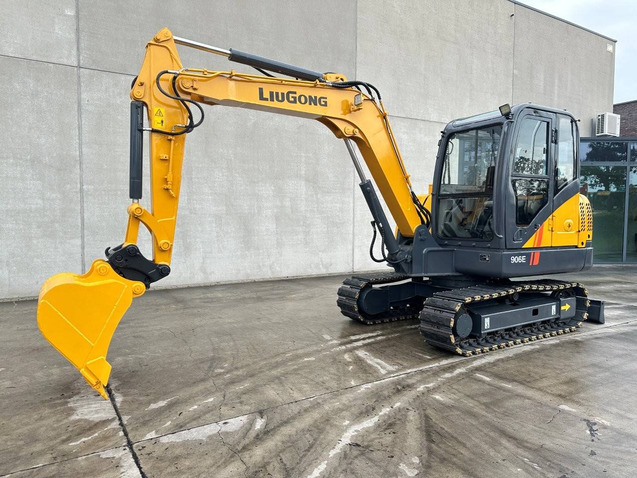 Escavadeira de médio porte LiuGong CLG906E Diesel 2021