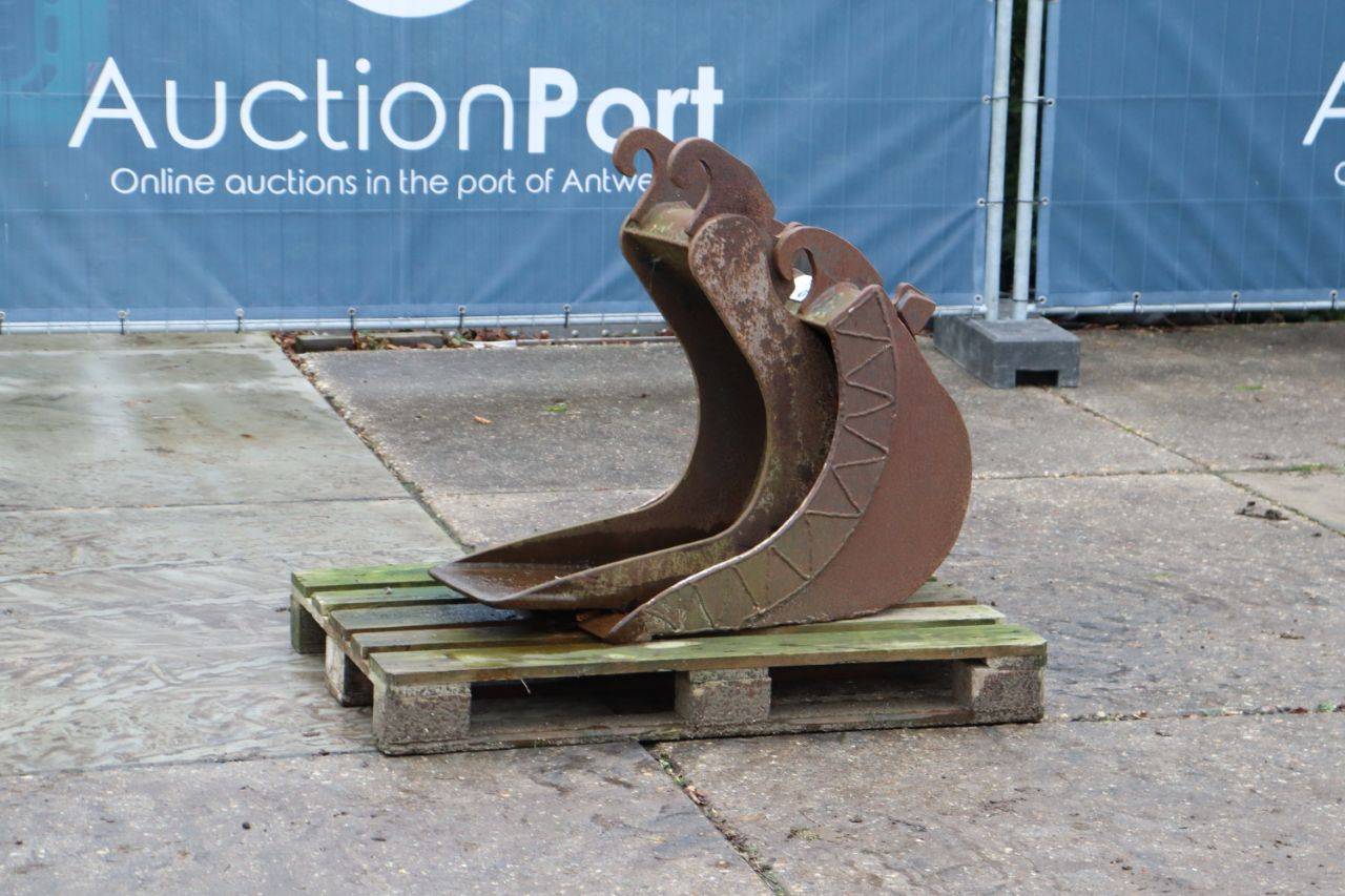 Set of excavator buckets CW05