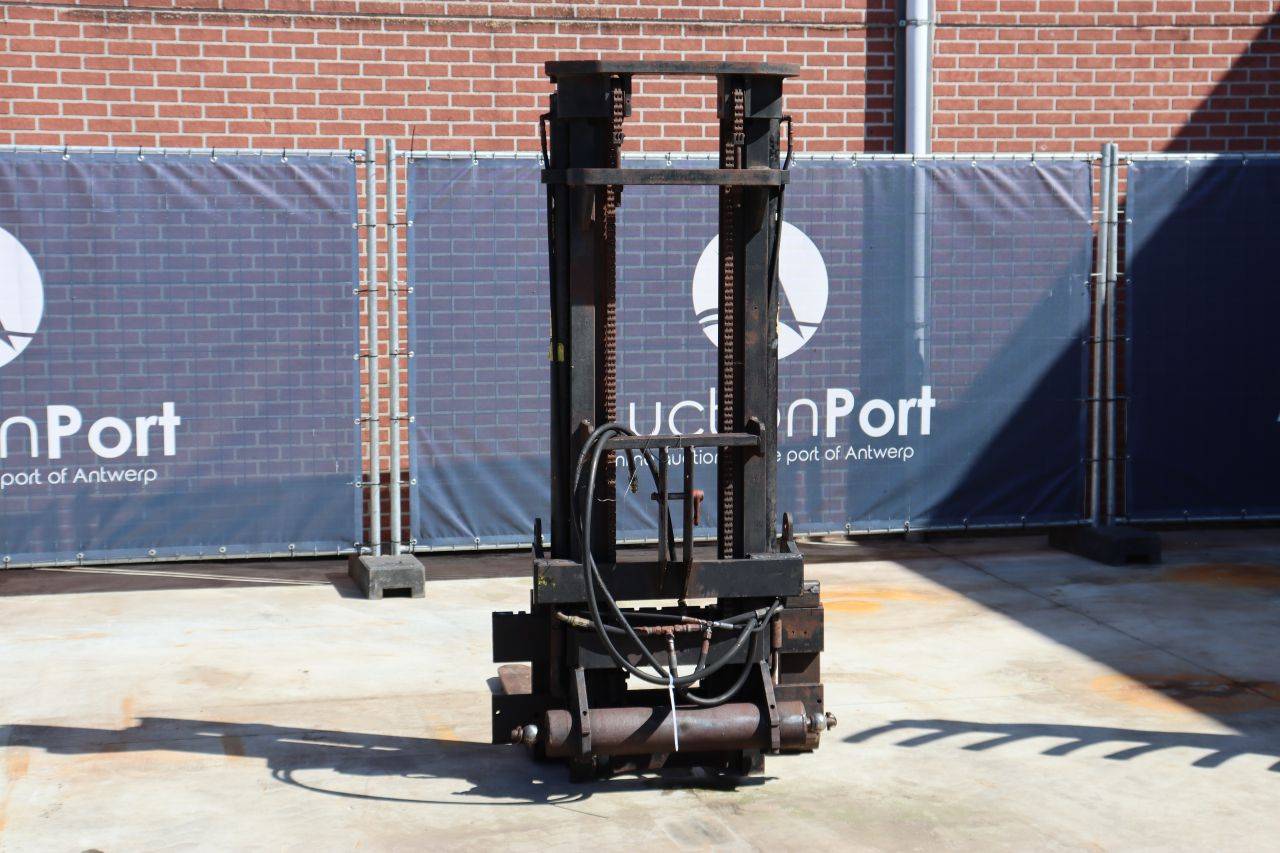Yale lifting mast