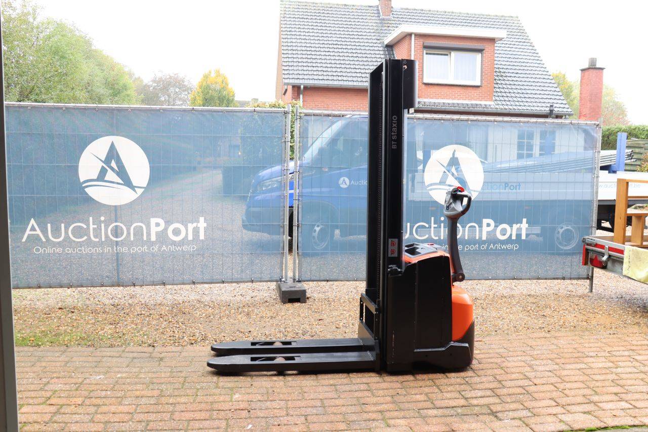 Toyota SWE140 Electric Stacker 1400kg 3.25m 2017