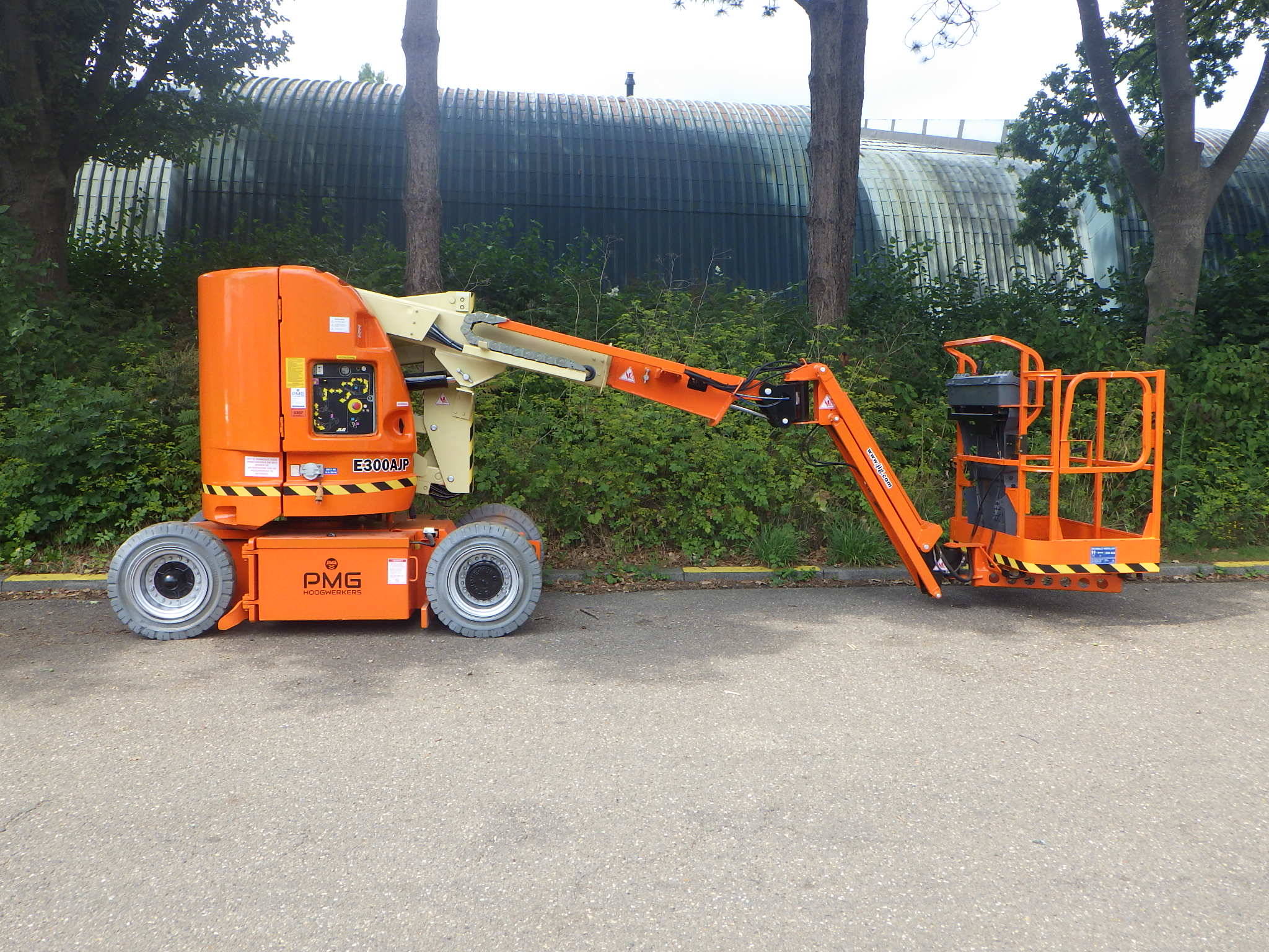 JLG E300AJP Electric Articulating Boom Lift 11.19m 2011 