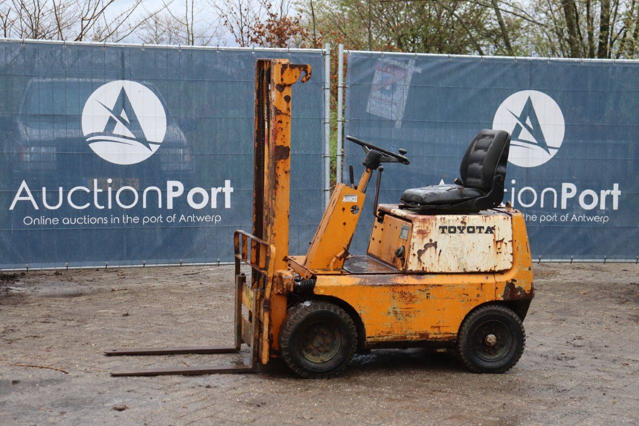 Toyota FG7 Diesel Forklift 700kg 2.5m