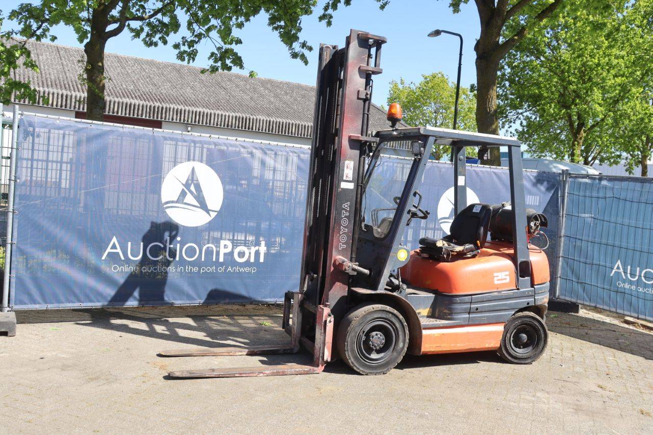 Forklift Toyota 25 LPG 2500kg 4.5m