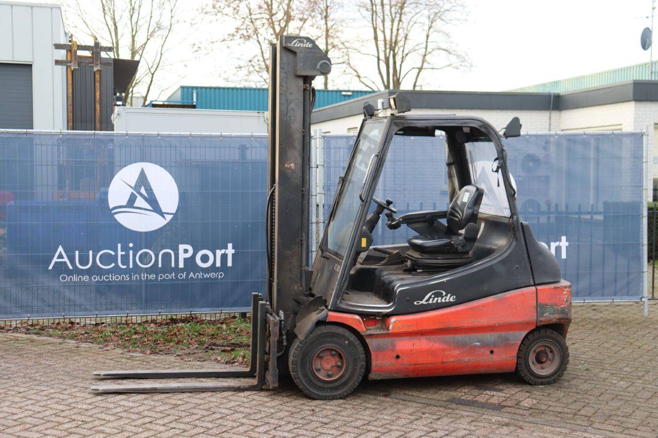 Carrello elevatore elettrico Linde E30/02 da 3000 kg, anno 2008