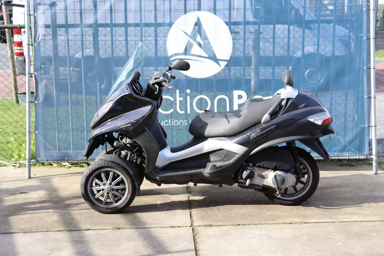 Scooter Piaggio MP3 250ie LT Gasolina 22,5 CV