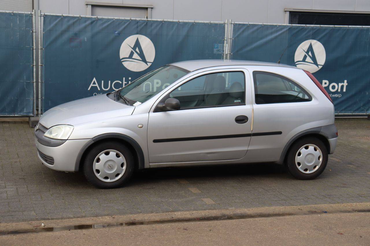 Passenger car Opel Corsa 1.2 16V Petrol 55kW 2000 (Margin)