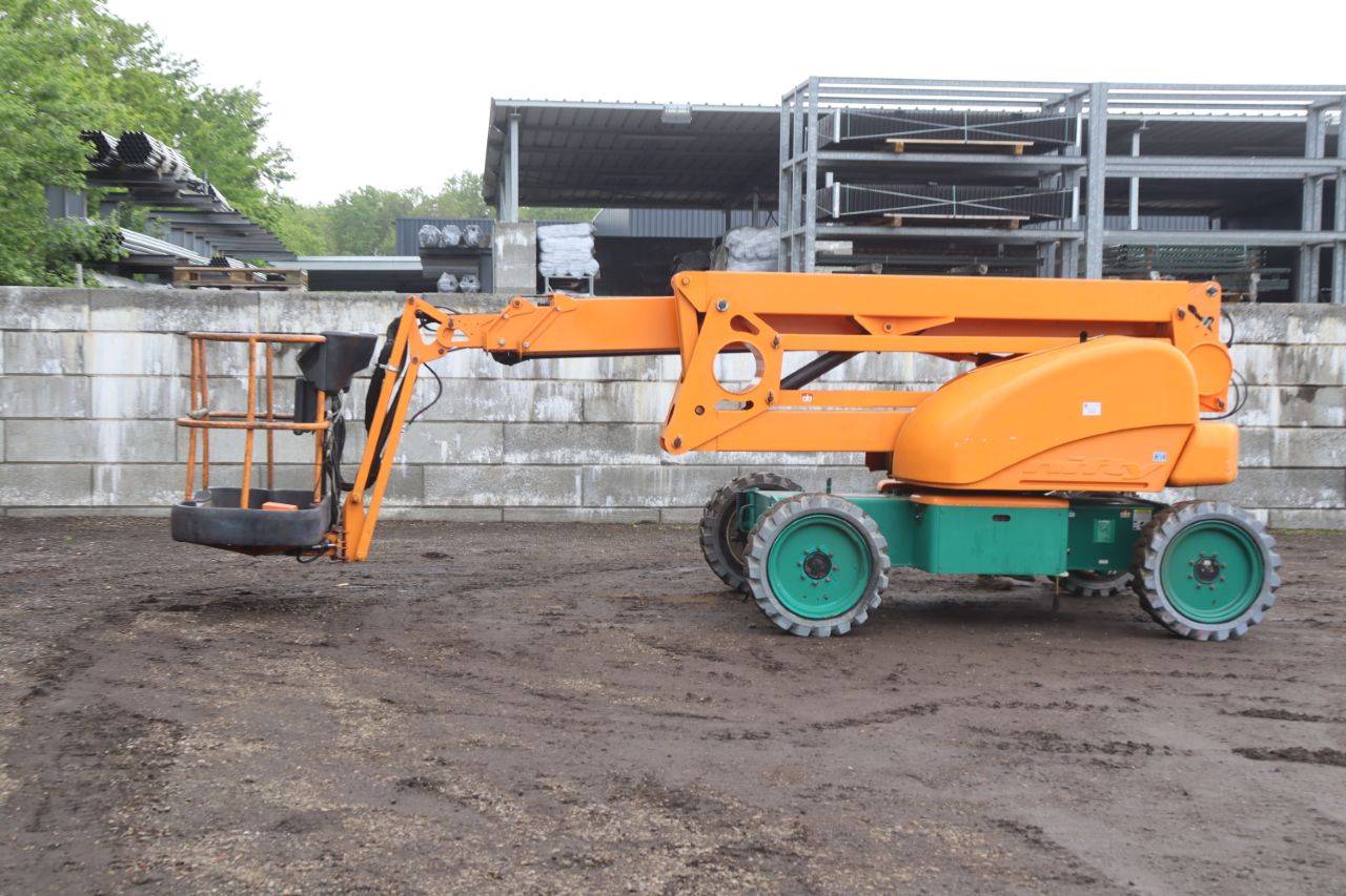 Niftylift HR31 Diesel Hybrid Articulated Boom Lift 20.8m 2011