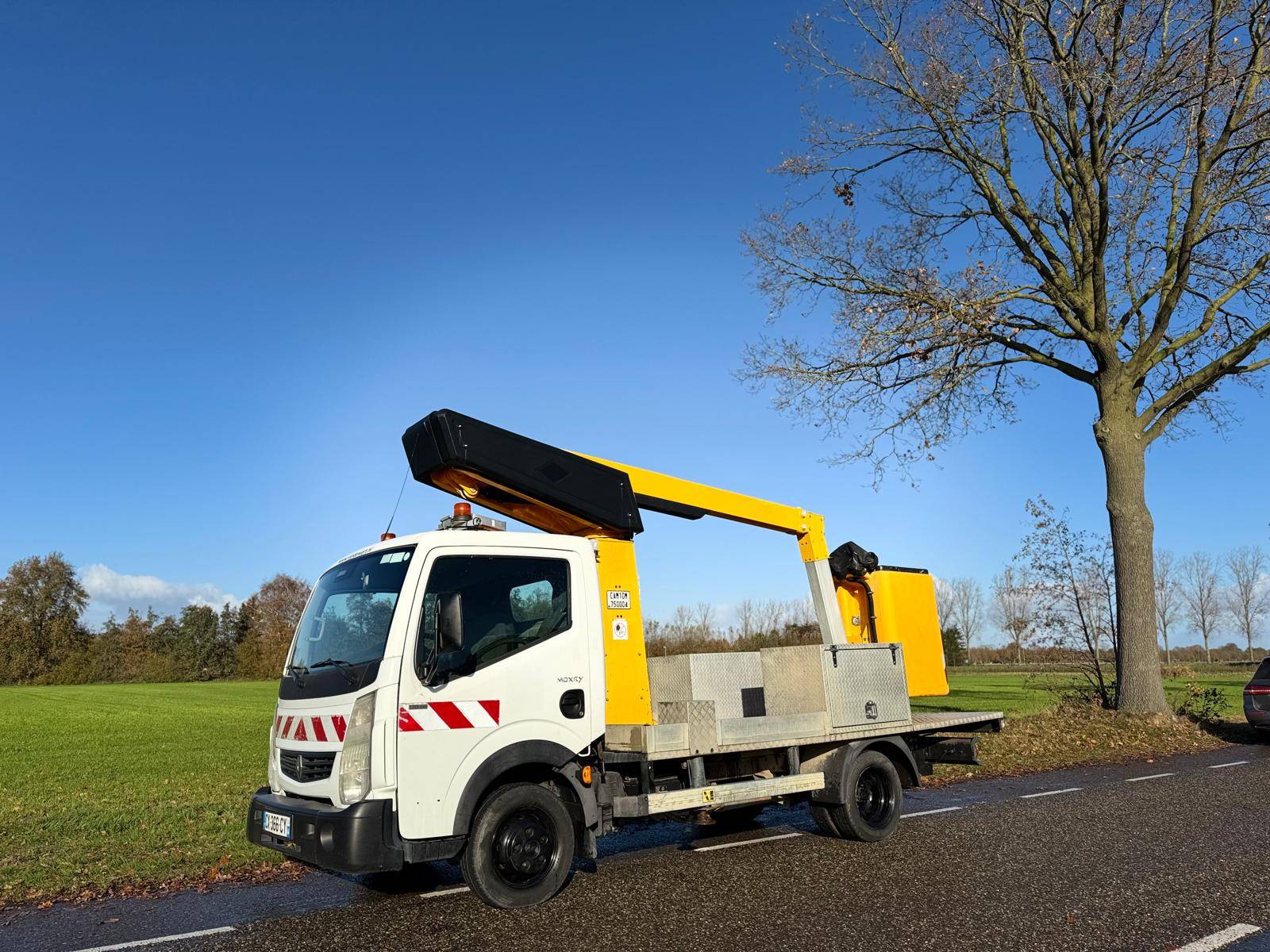 Truck mounted aerial platform Renault Maxity ET 30 LE Diesel 2012