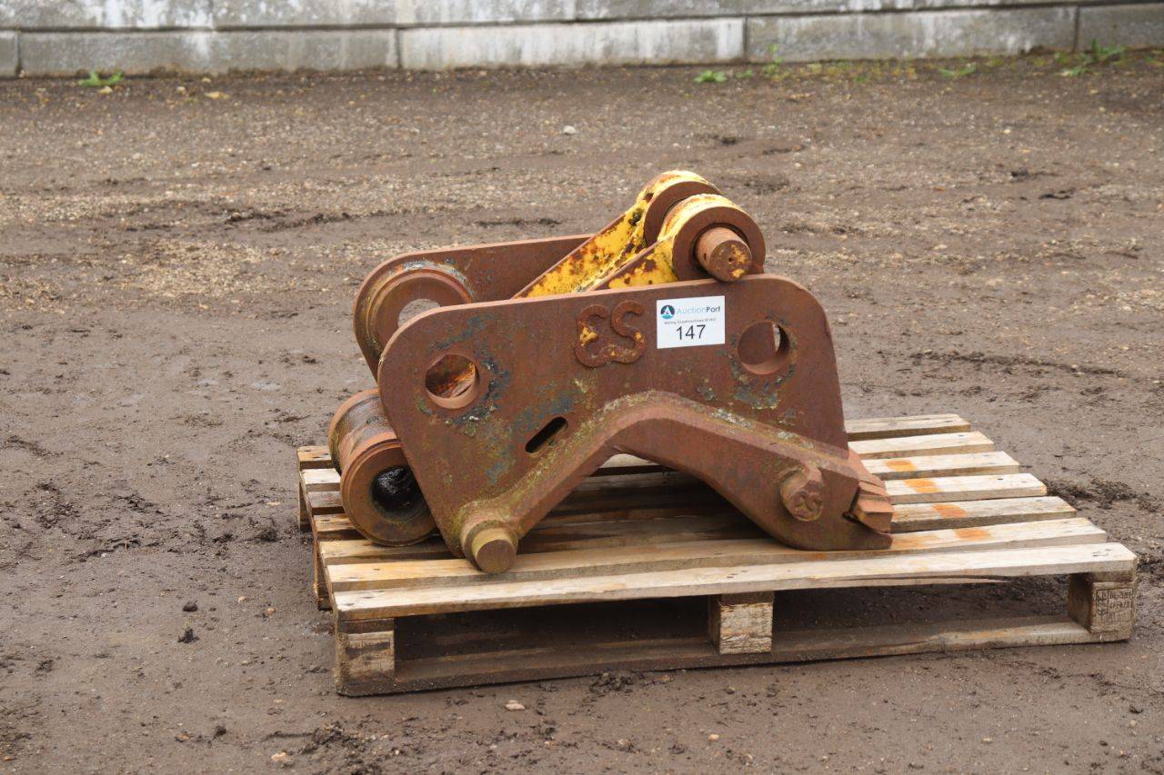 Quick coupler (attachment)