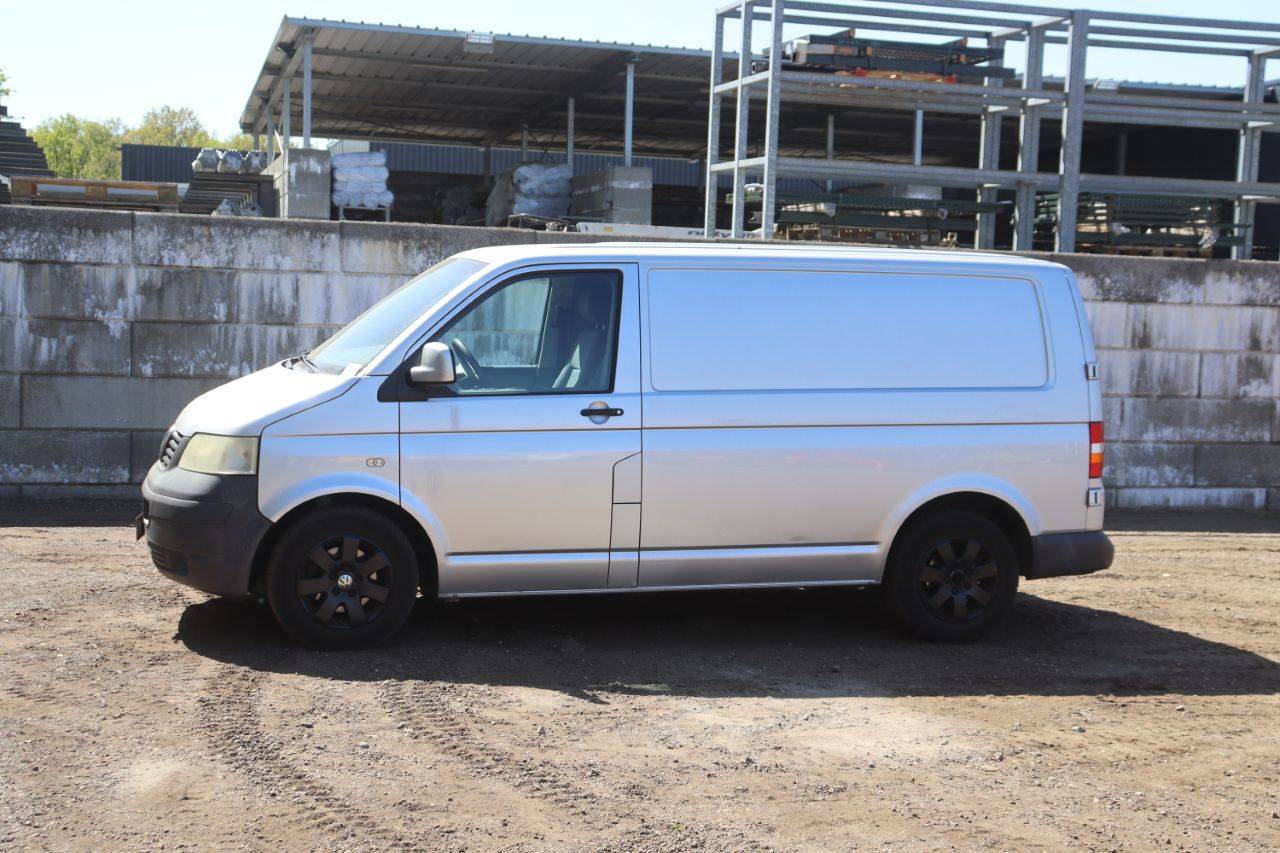 Volkswagen TRANSPORTER Diesel Van 131 hp 2005