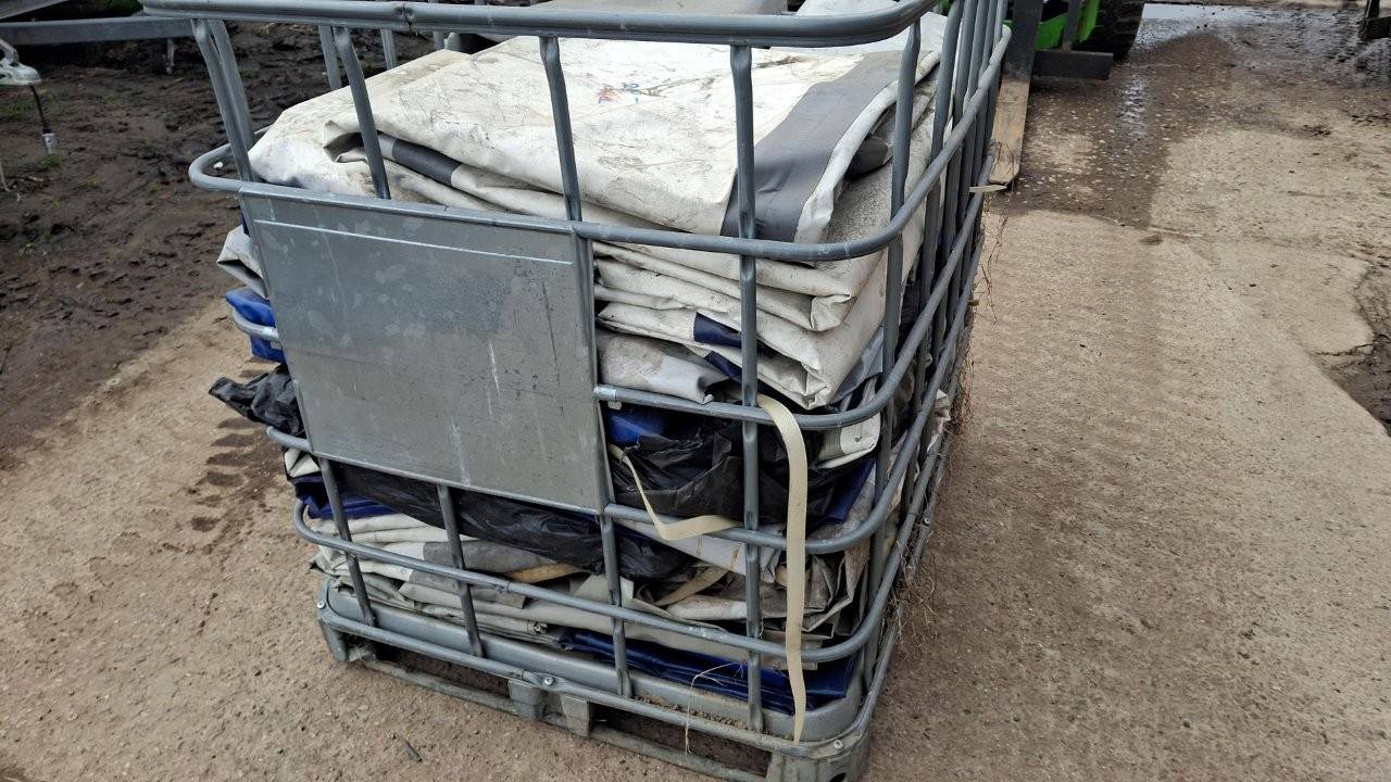 Set of basting mats with storage box