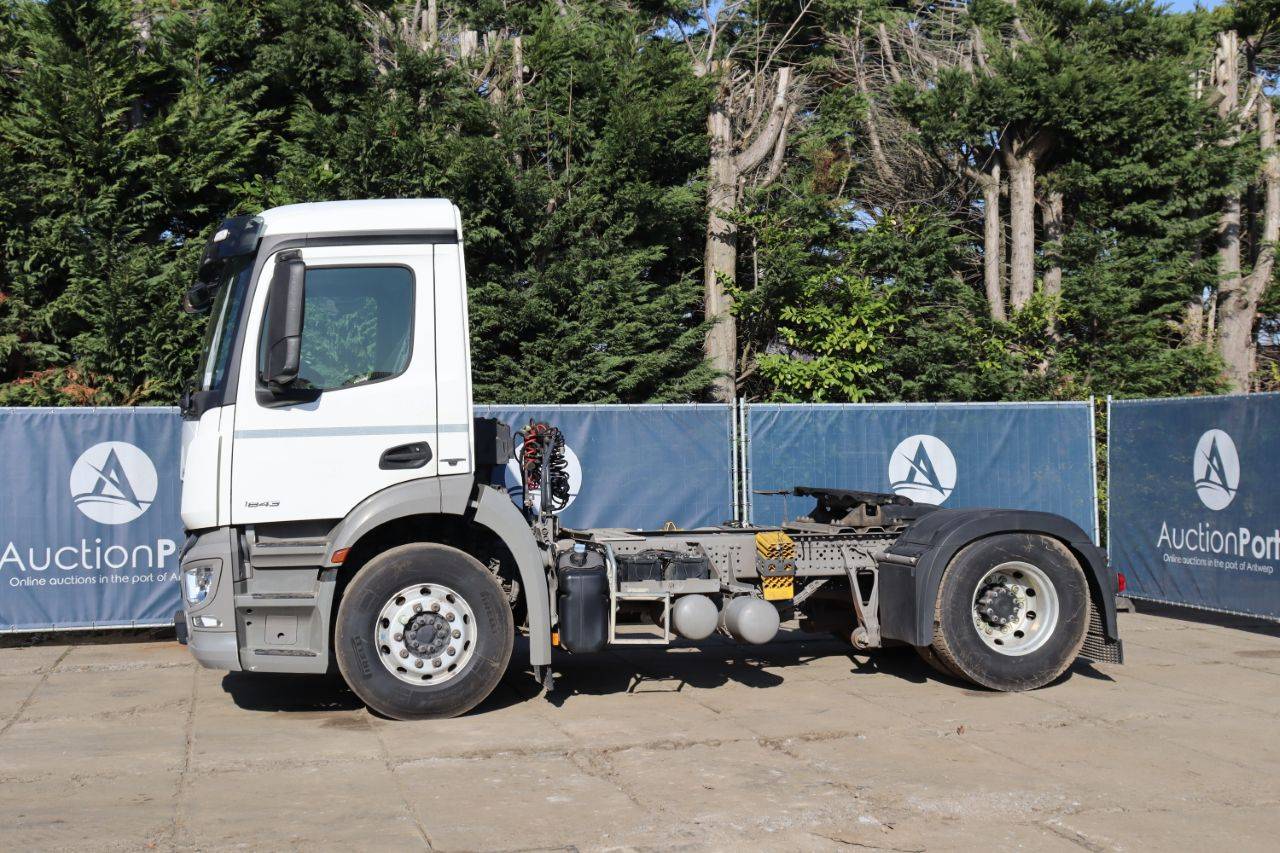 Chassis Cabin Mercedes-Benz Antos 1843 Diesel 430hp