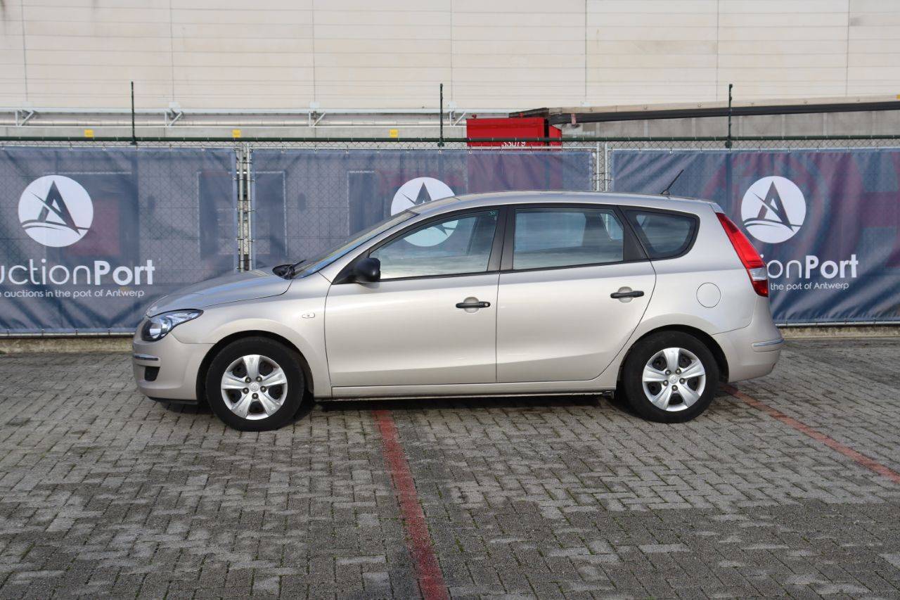 Passenger car Hyundai i30CW Petrol 109 hp 2010 (Margin)