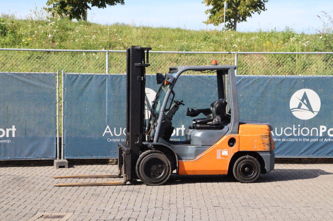 Forklift Toyota 52-8FDJF35 Diesel 2200kg 3.7m 2012