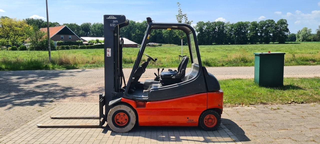 Forklift Linde E30 Electric 3000kg 3.3m 1994