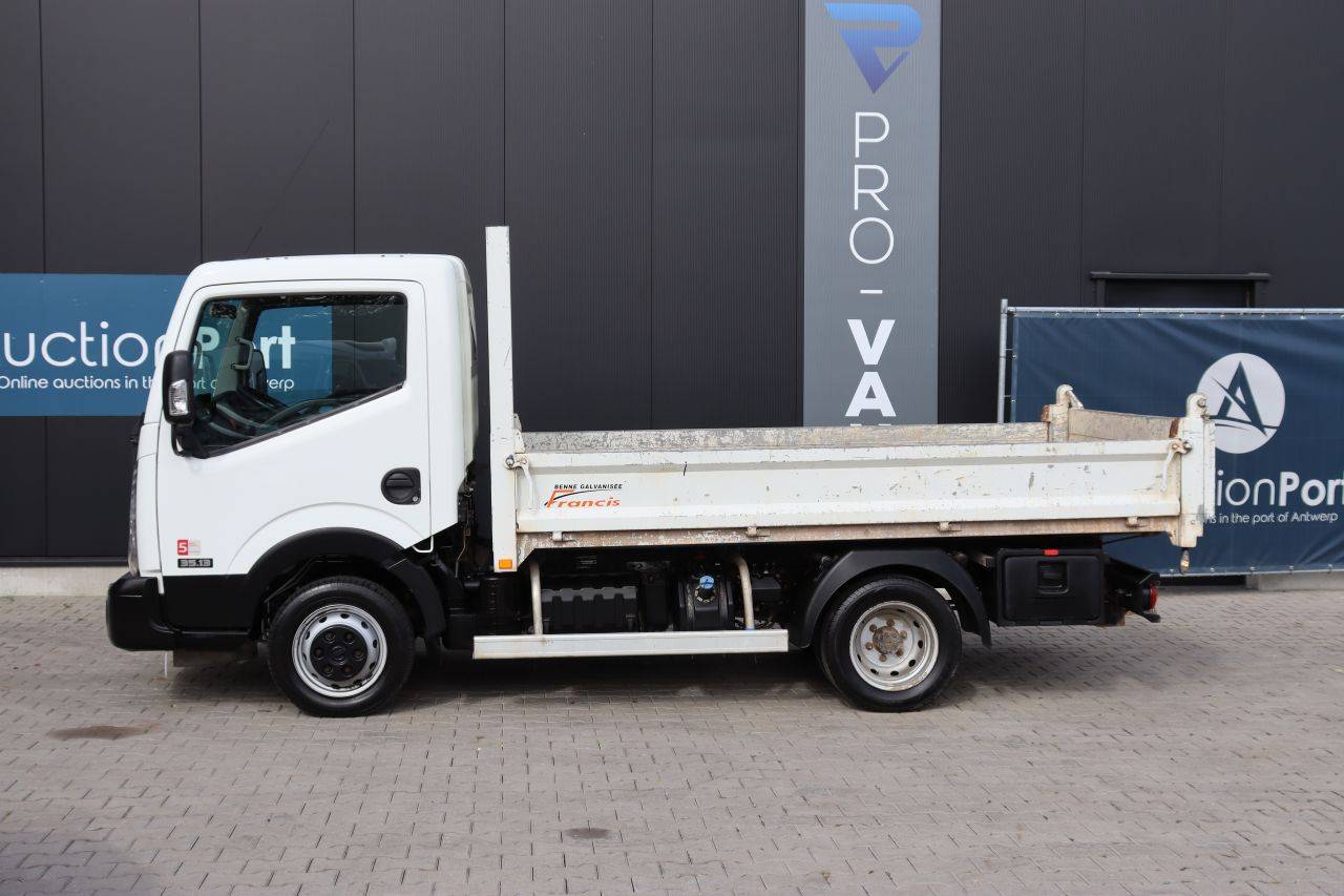 Autocarro con pianale (camion) Nissan NT400 Diesel
