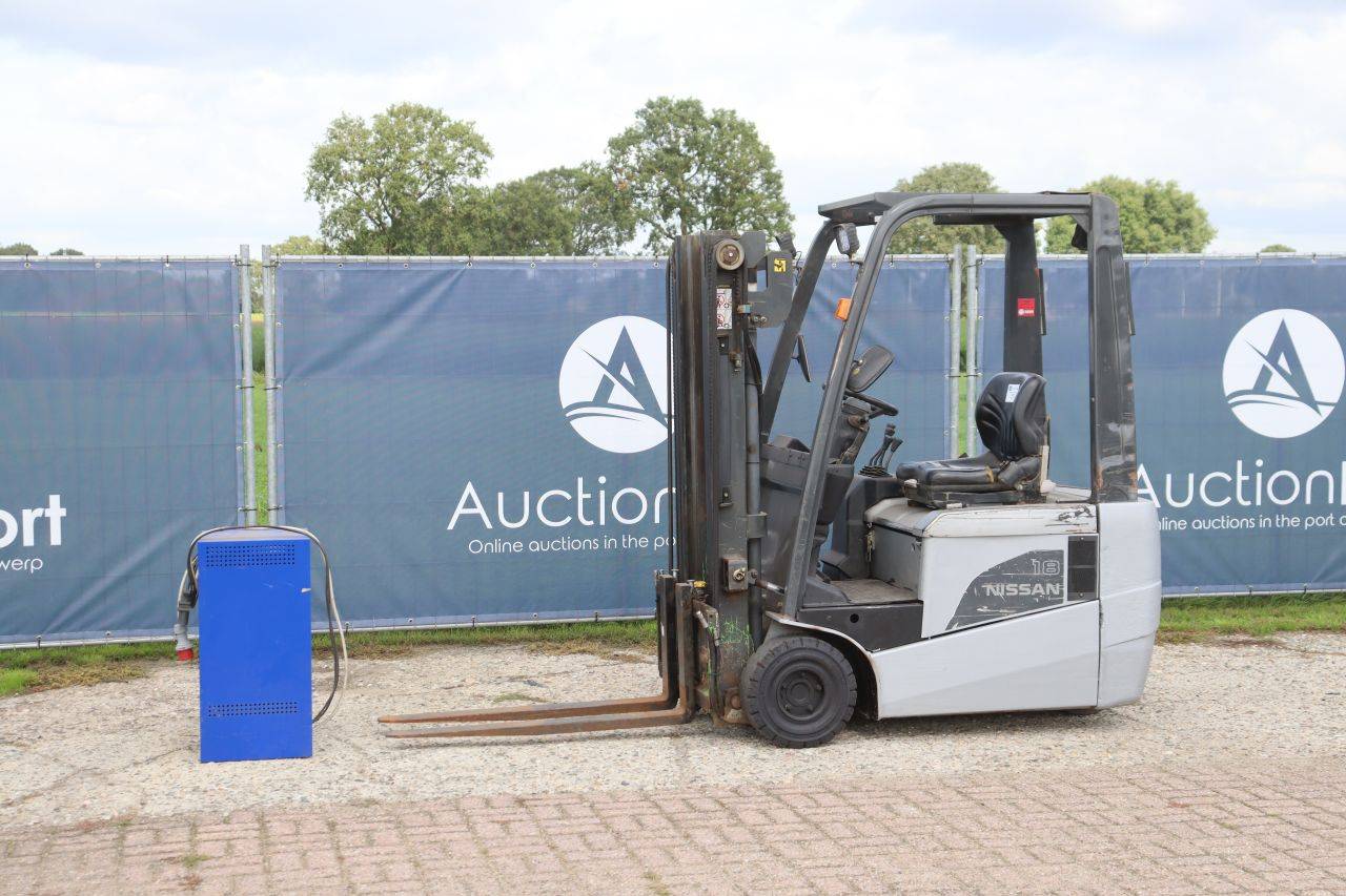 Carrello elevatore elettrico Nissan 1N1L18Q, portata 1250 kg, altezza di sollevamento 4,75 m, anno 2011.