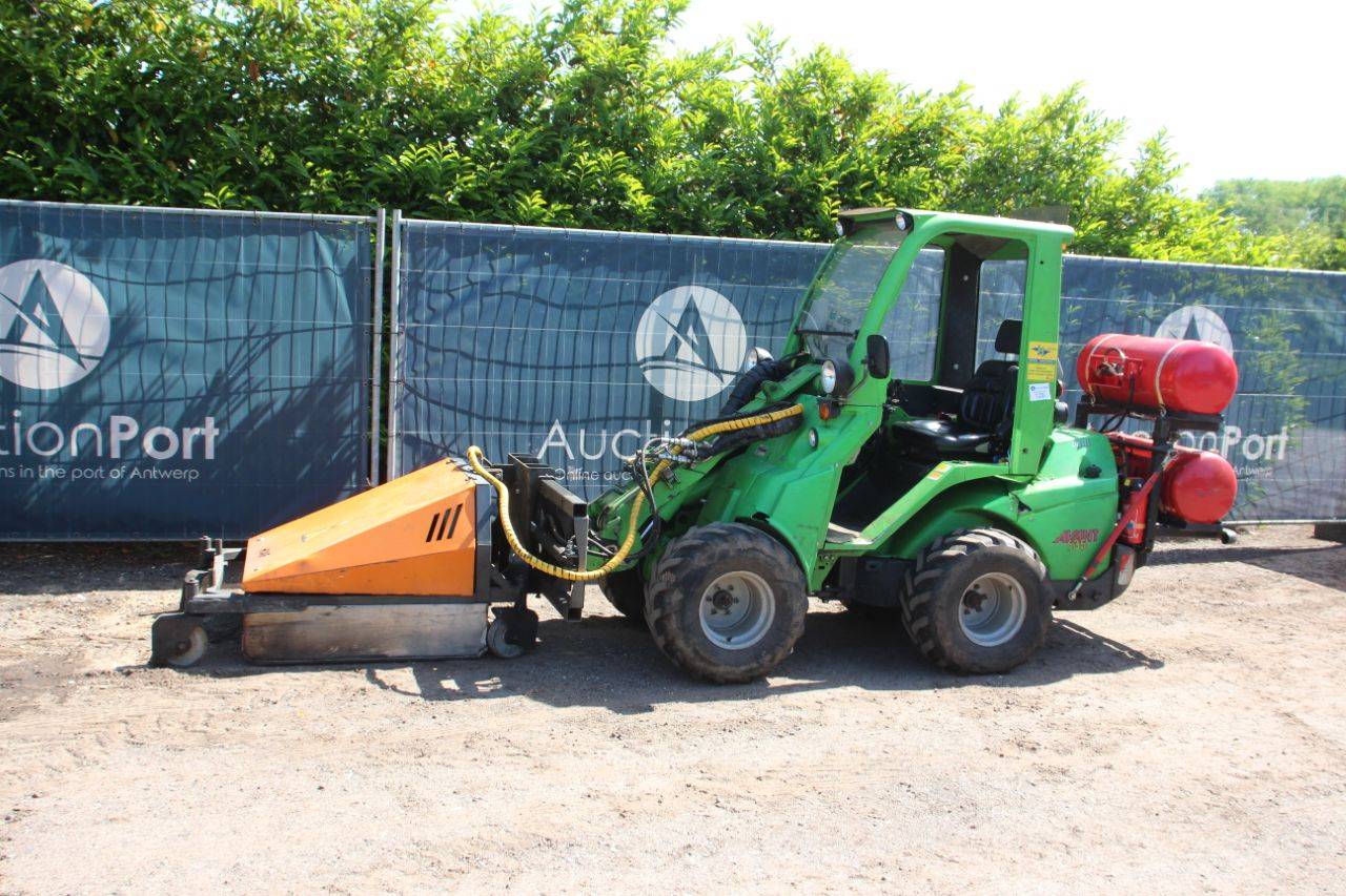 Avant M635 Diesel Articulated Loader 2010 with Attachment