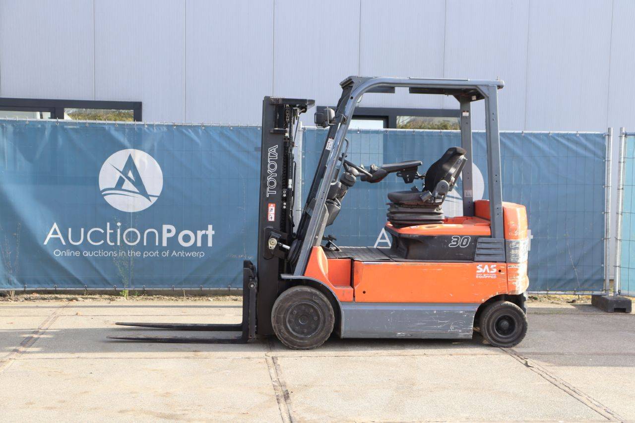 Toyota 7FBMF30 Electric Forklift 3000kg 5.5m 2009