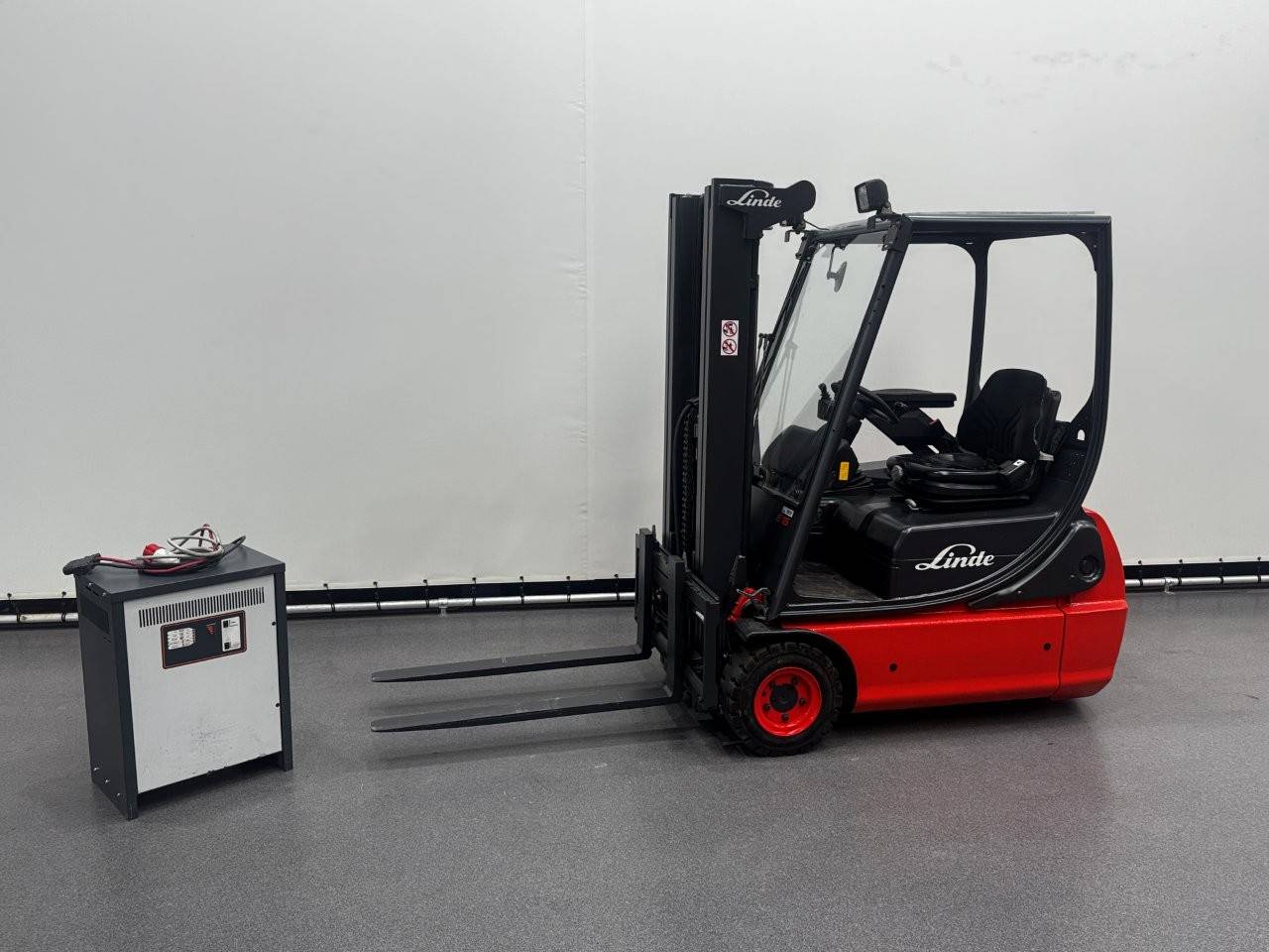 Electric forklift Linde E16C-02 Electric 1600kg 4.45m 2006