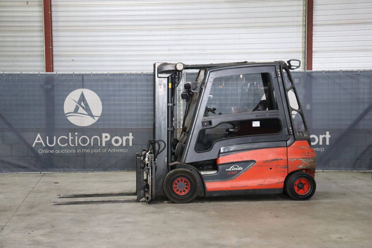 Linde E30L-01 Electric Forklift 3000kg 4.5m 2017