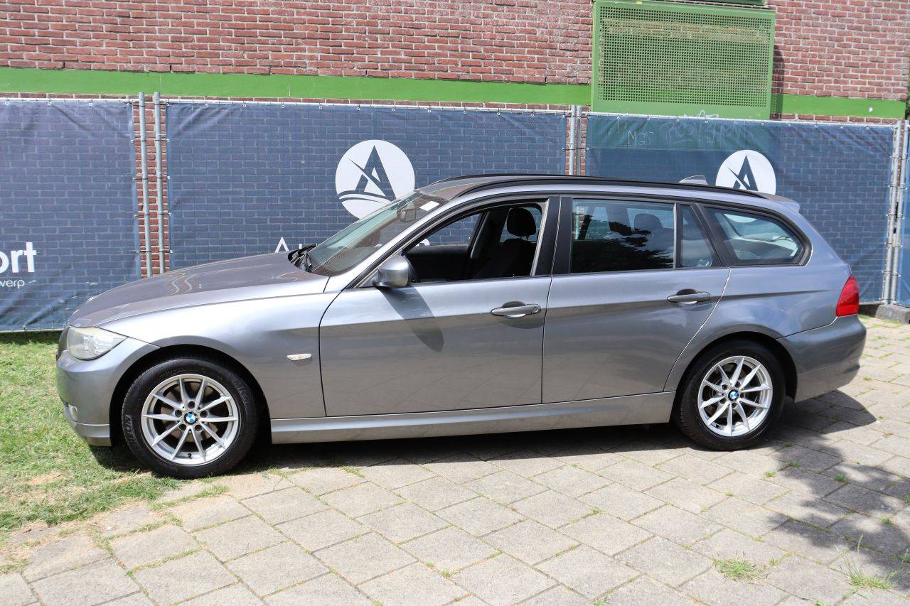 BMW 318I Station Wagon Petrol 143hp 2010
