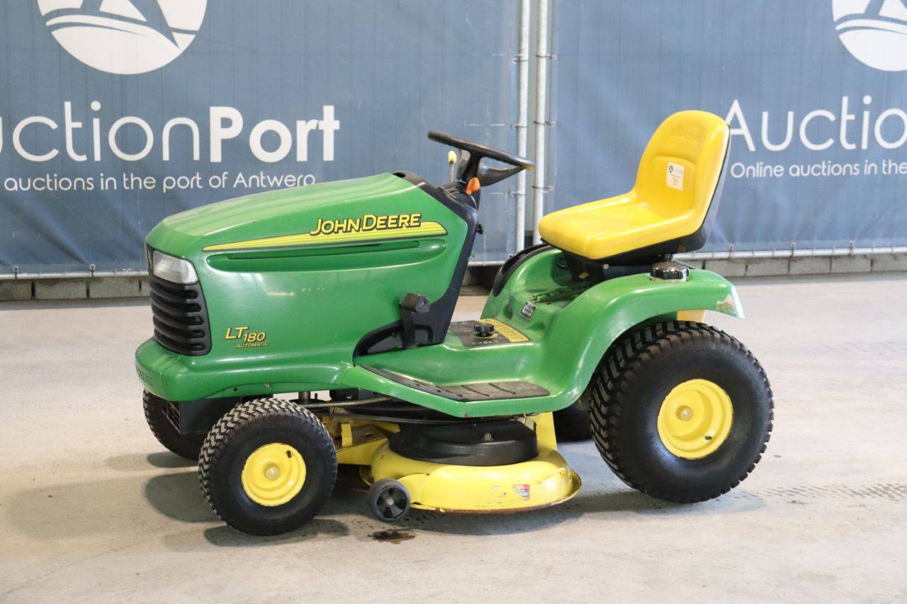 Riding Mower John Deere LT 180 Automatic Petrol 2005