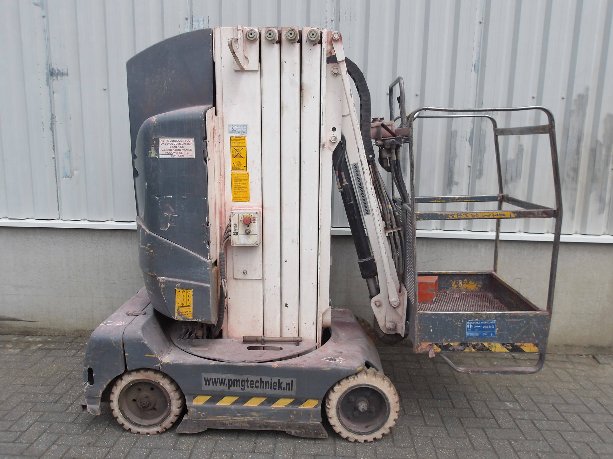 Toucan 1100 Electric Mast Lift 11.10m 1998