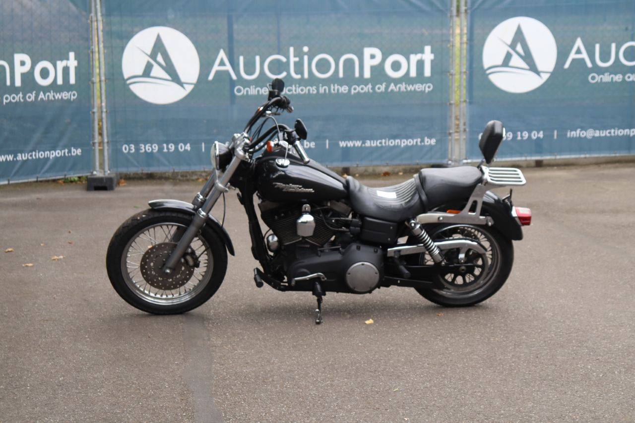 Harley-Davidson Dyna Street Bob Gasoline 2008
