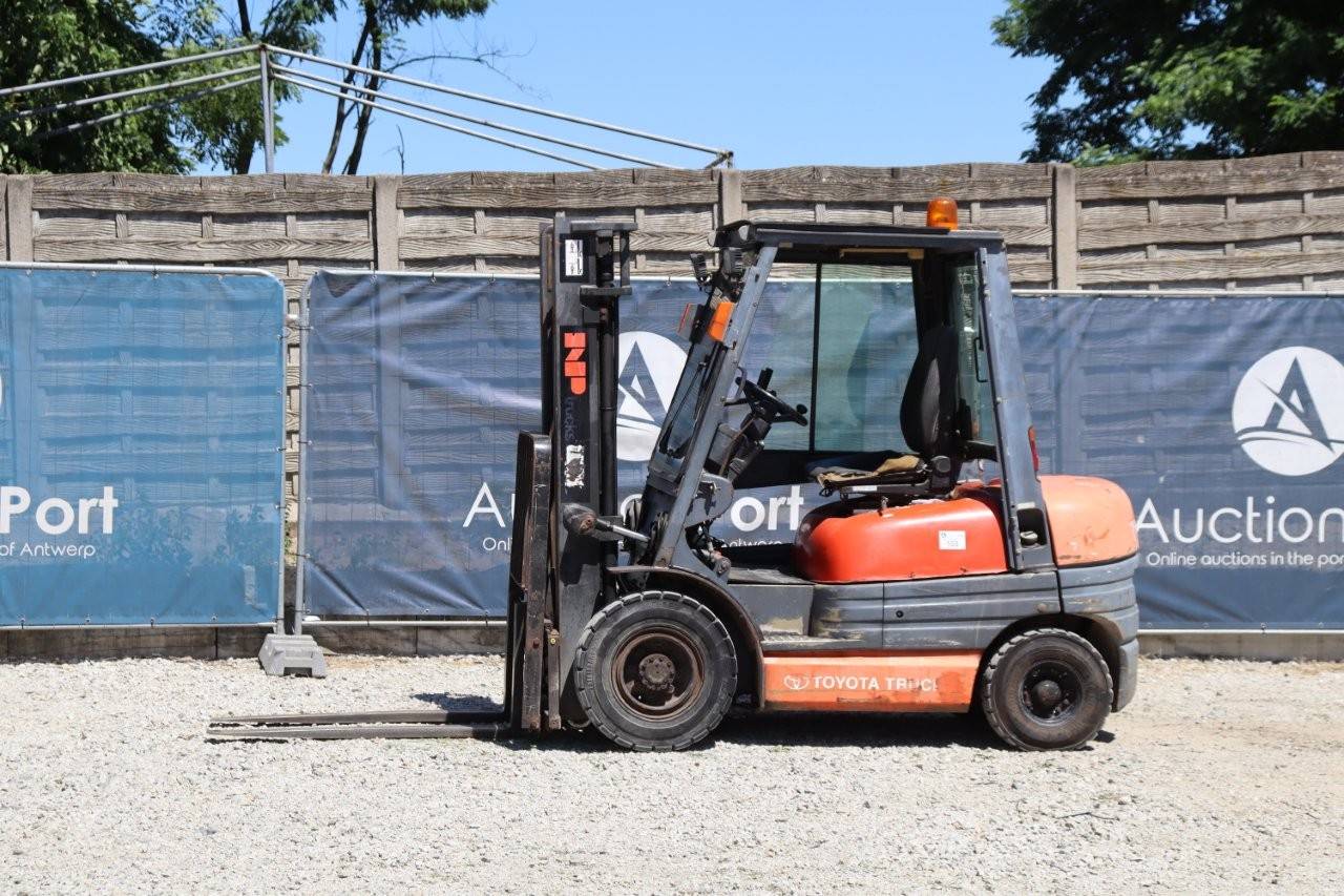 Forklift Toyota 62-6FDF25 Diesel 2500kg 3.3m 1997