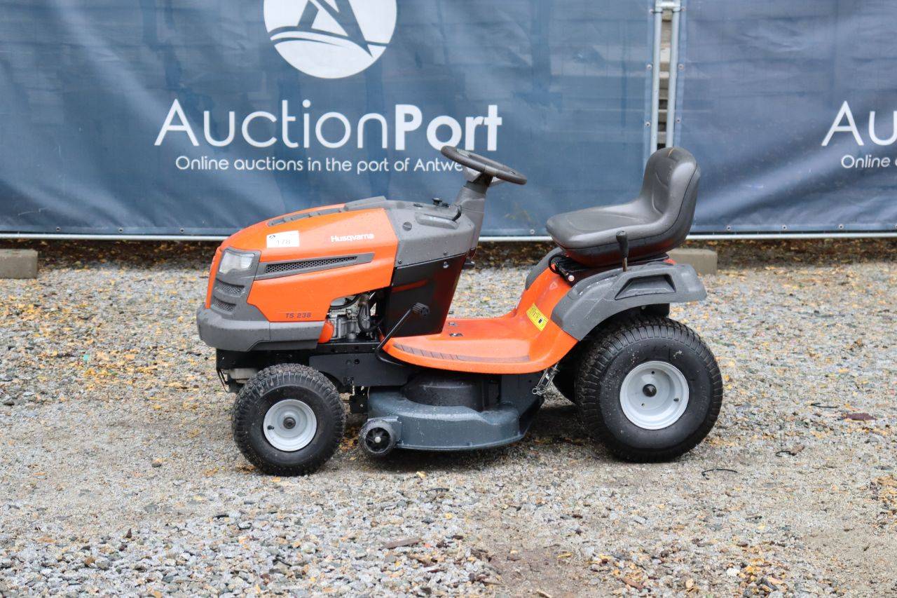 Husqvarna TS 238 Petrol Ride-on Mower 2016