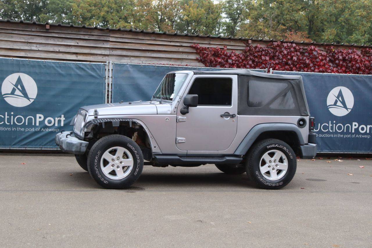 SUV Jeep Wrangler Sport Petrol 2017