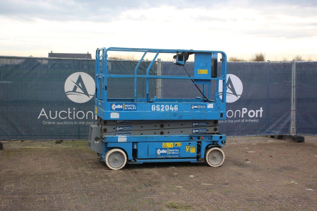 Scissor lift Genie GS-2046 Electric 8.1m 2002