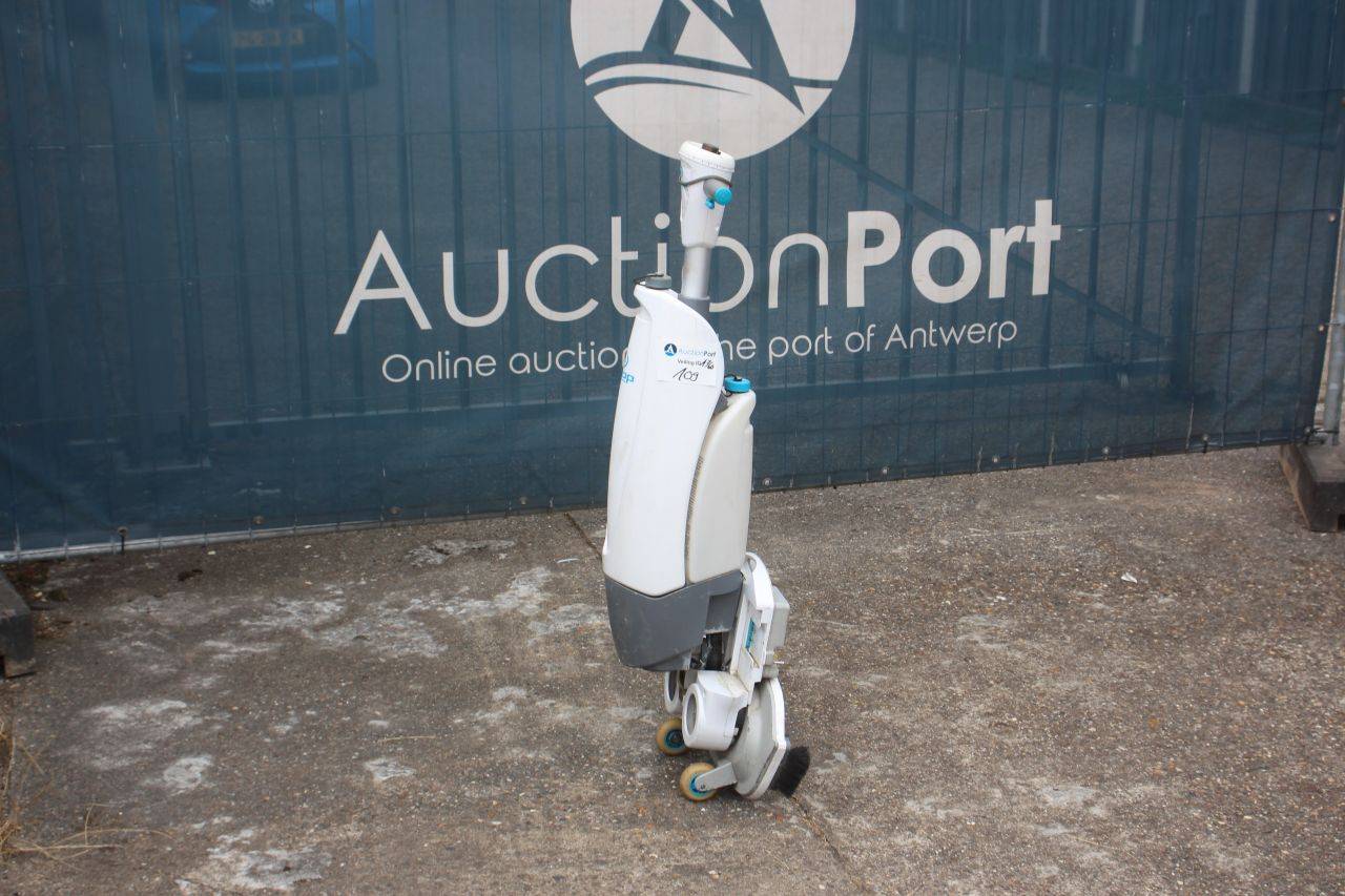 I-Mop XL Electric Scrubber