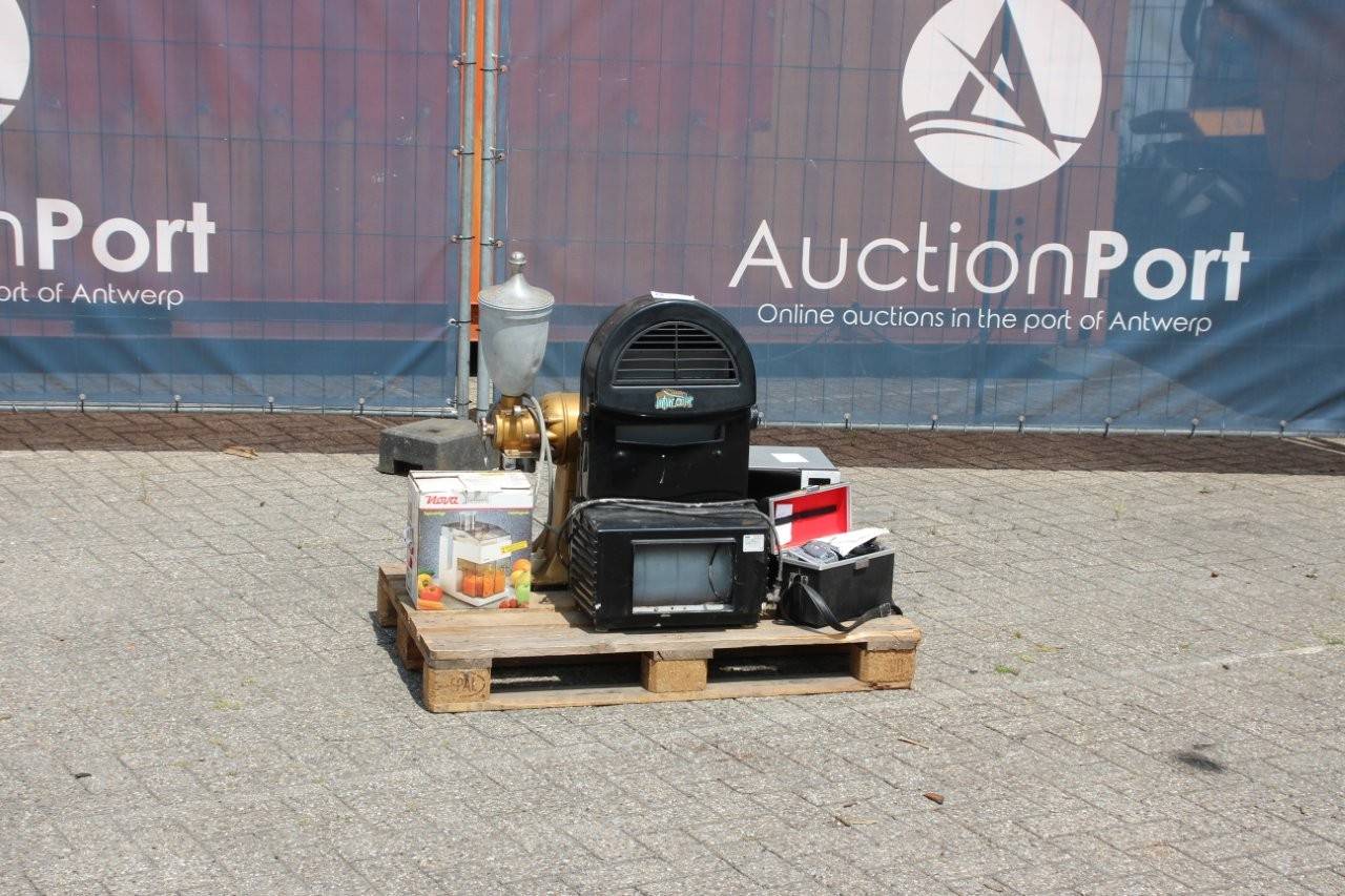 Lot of Kitchen Machines (Margin)
