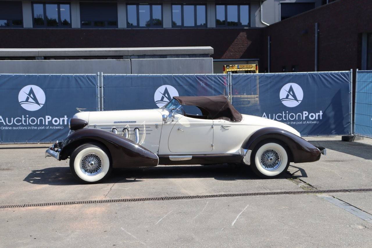 Auburn Super Charged Speedster Benzine 1978 (Marge)
