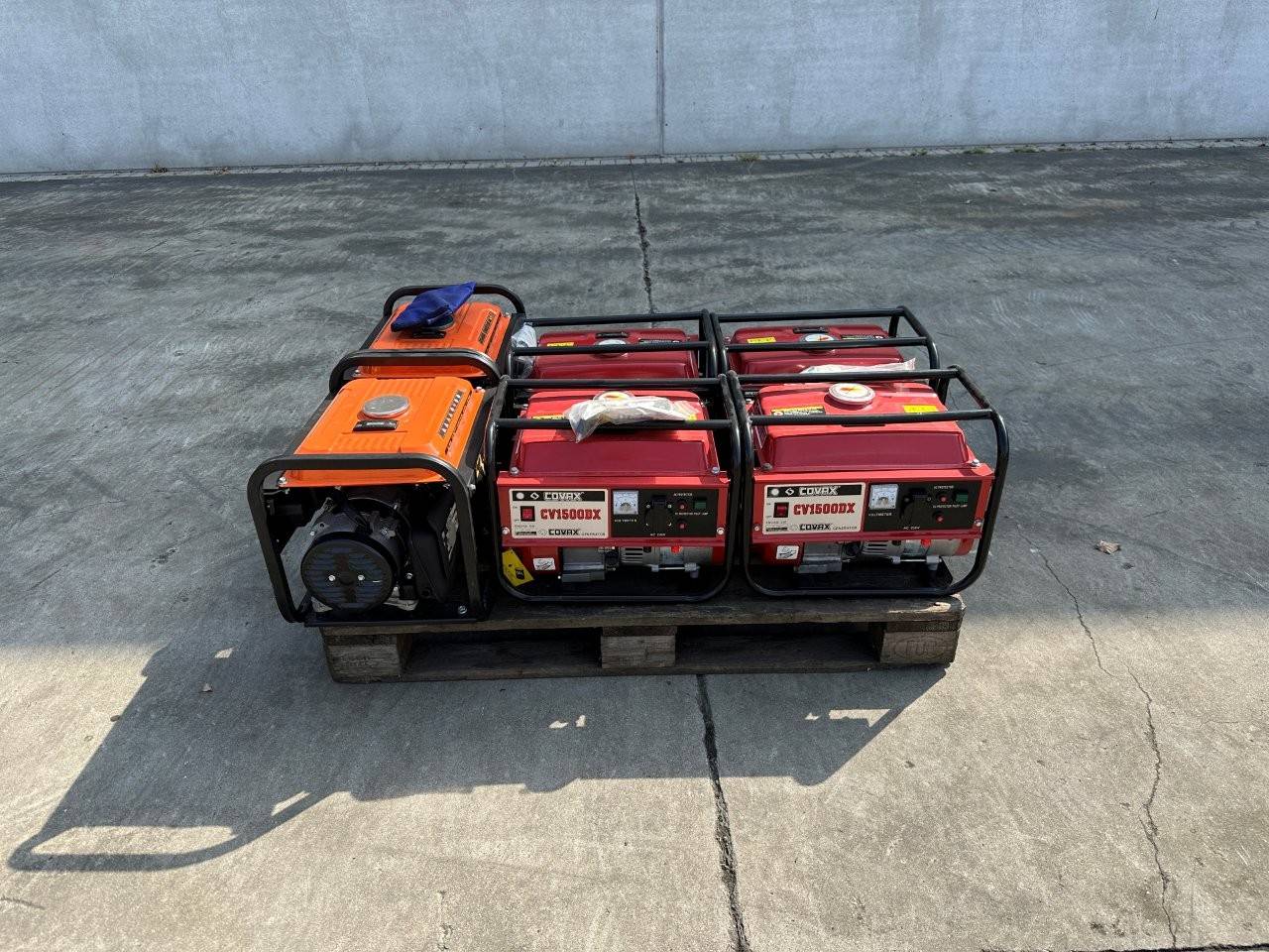 Lot of generators Covax CV1500DX 4 pieces and Navigator WG2800T 2 pieces New