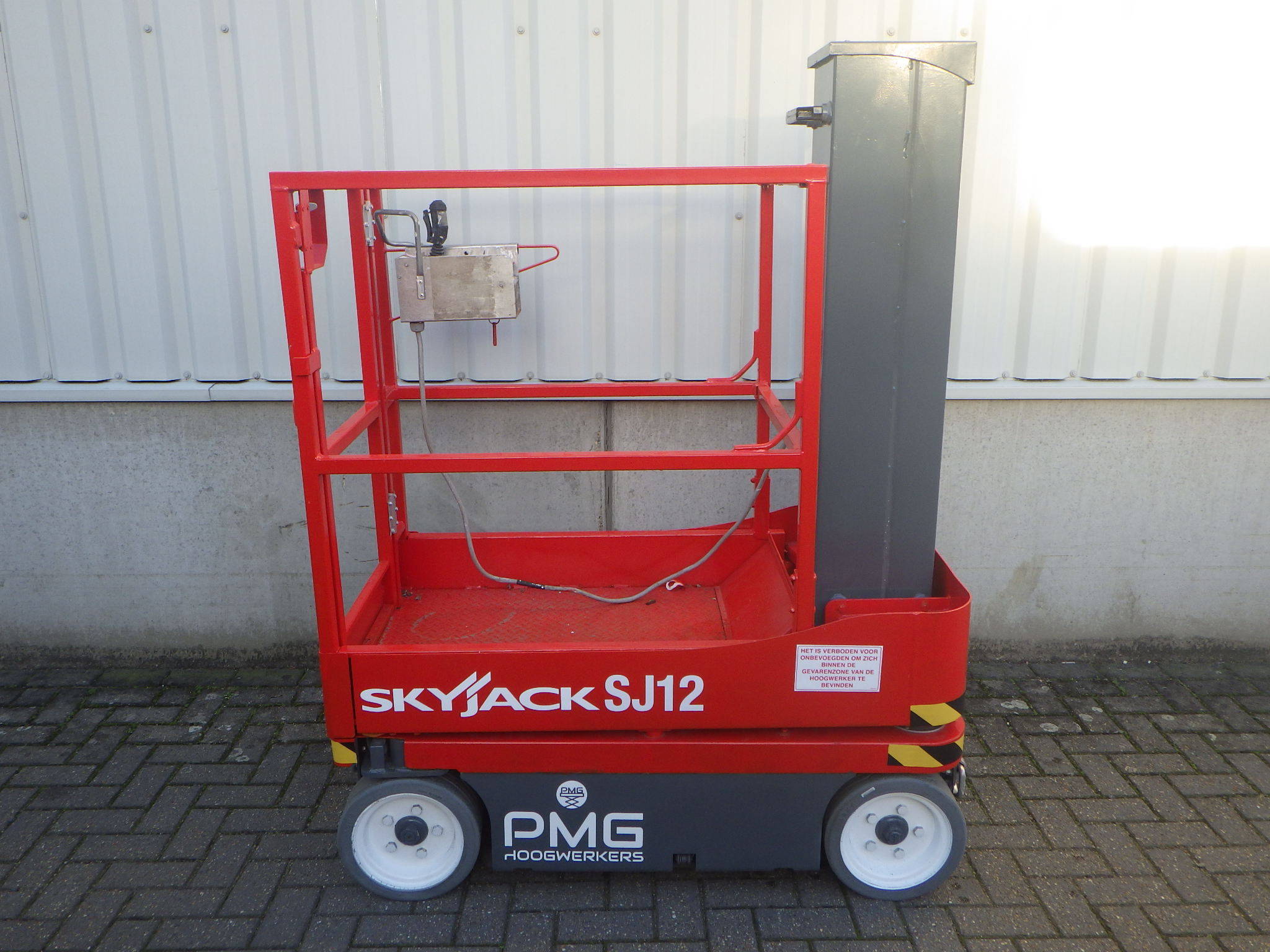 Skyjack SJ12 Electric Mast Lift 5.48m 2016