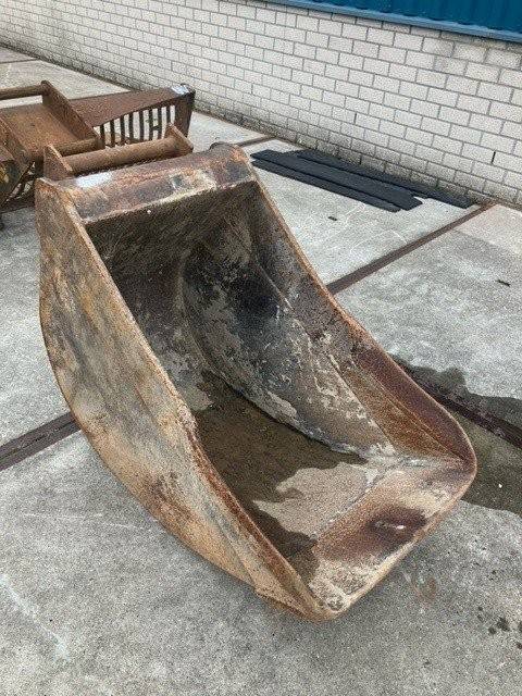 Deep-dip bucket