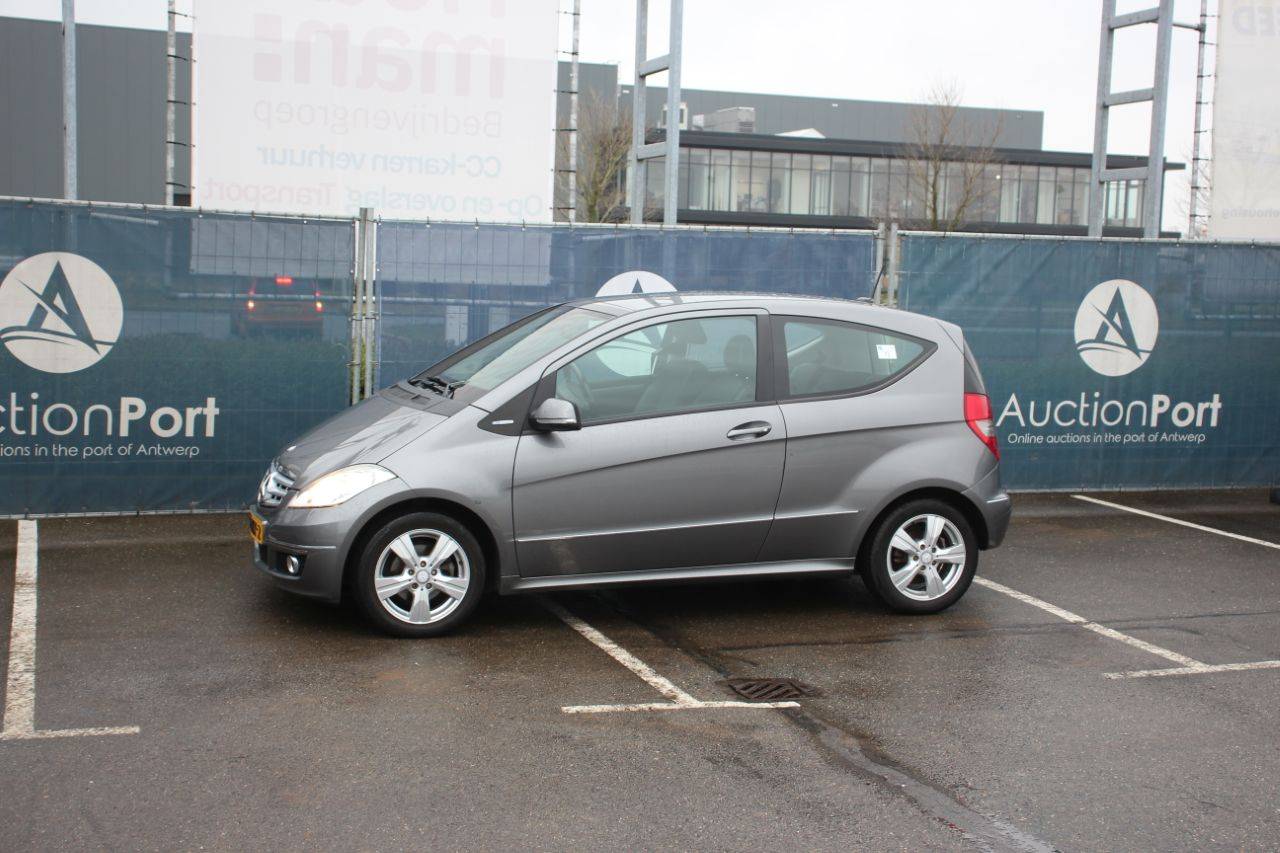 Passenger car Mercedes-Benz A 160 Petrol 95 hp 2010