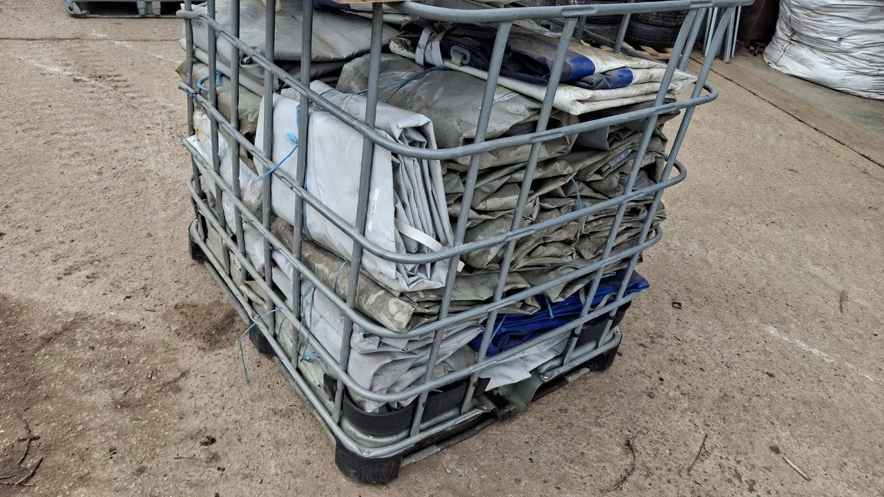Set of basting mats with storage box