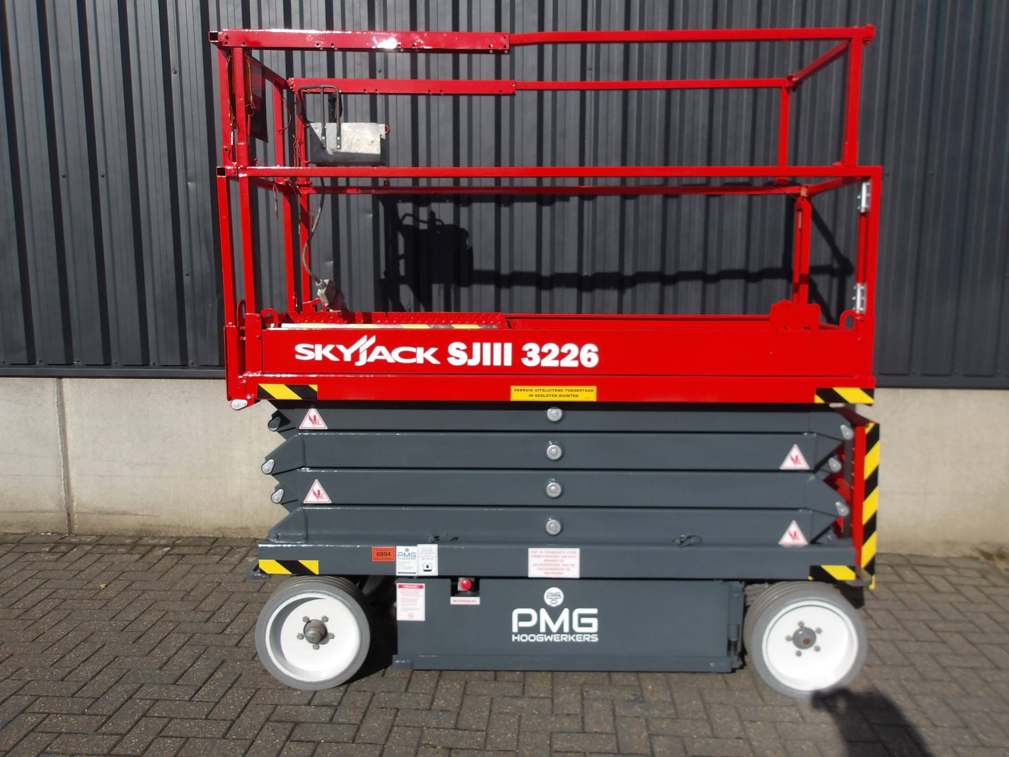 SkyJack SJ3226 Electric Scissor Lift 9.92m 2014