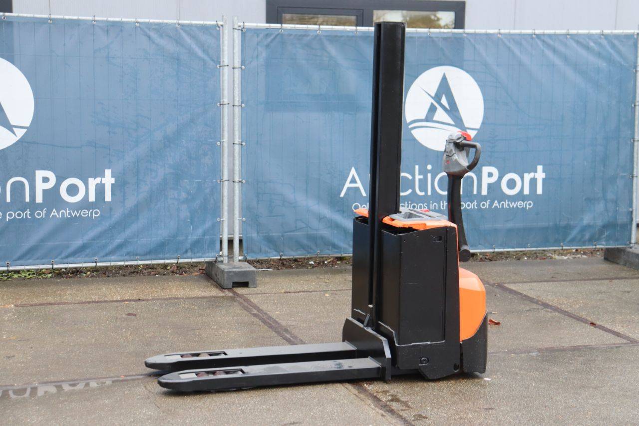 Stacker BT Electric 800kg 1.58m 2011