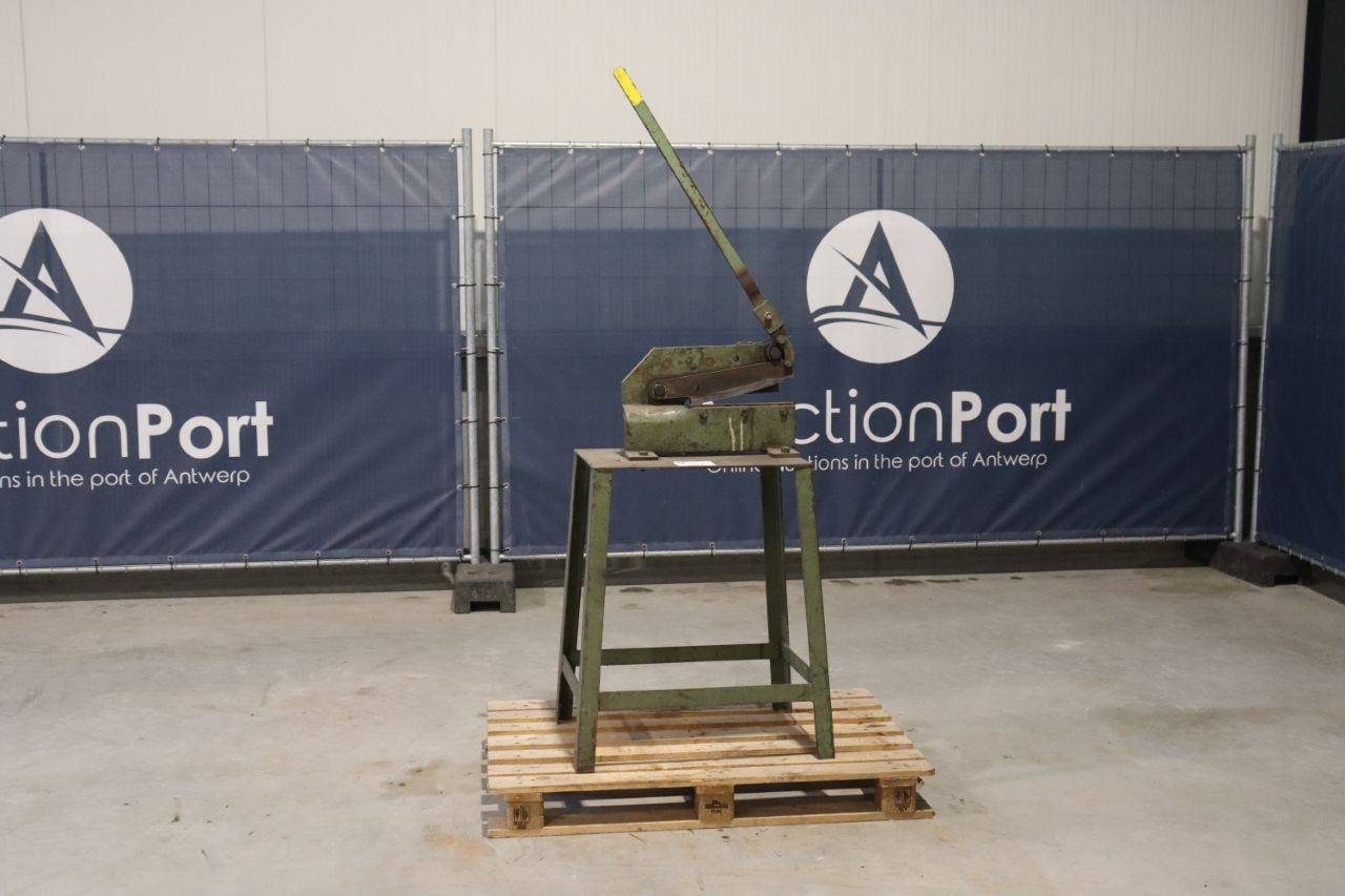 Lever plate shear
