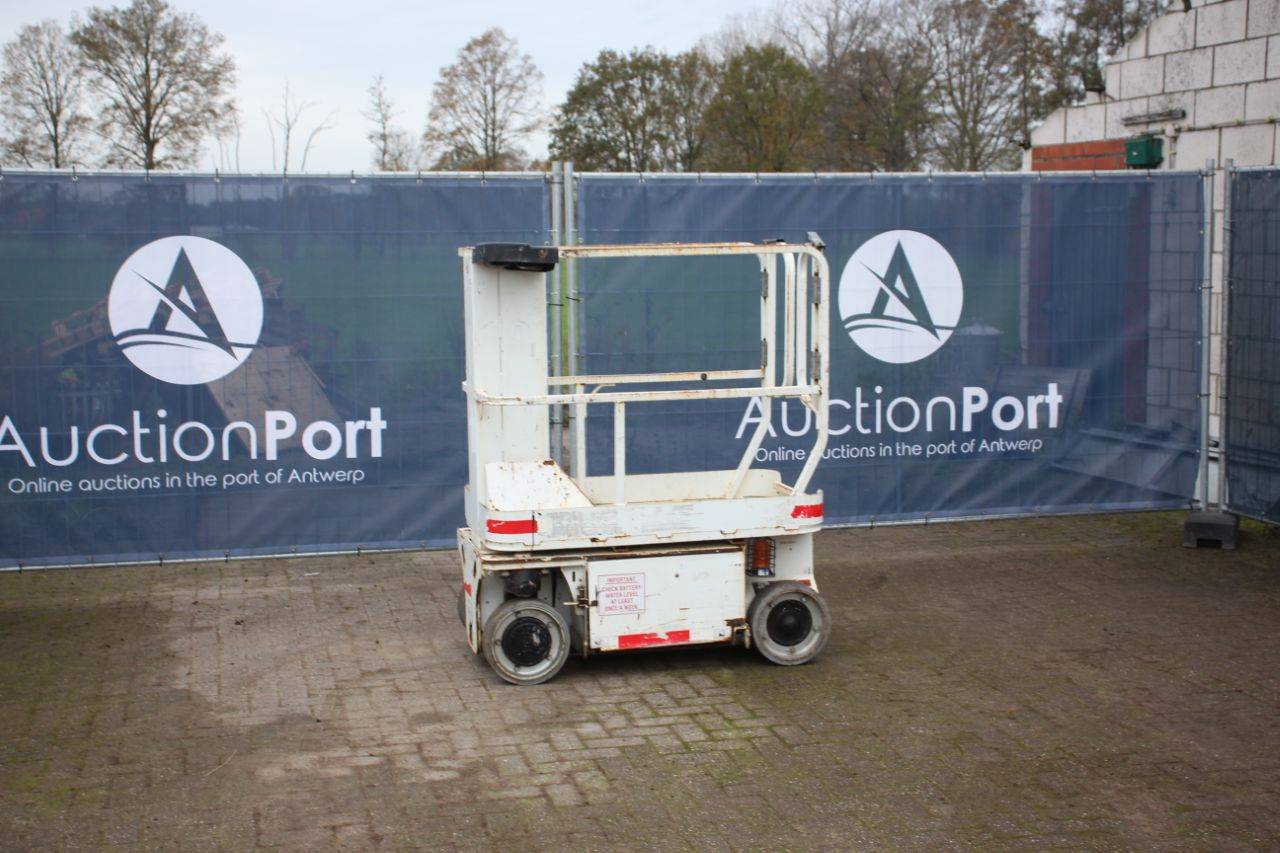 JLG 1230ES Electric Mast Lift 5.66m 2014