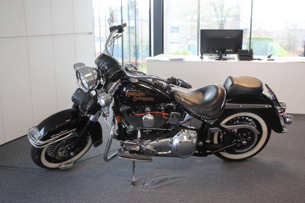 Harley-Davidson Heritage Softail Petrol Motorcycle 1996 (Margin)