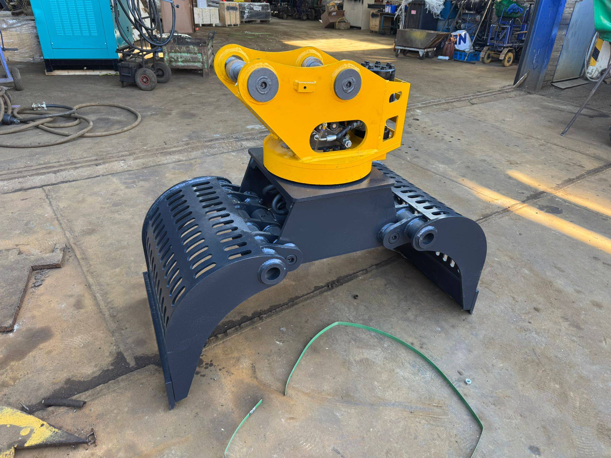 Sorting grab HB-04 2024