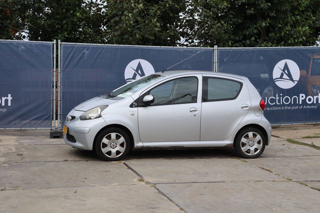 Passenger car Toyota Aygo Petrol 68hp 2006